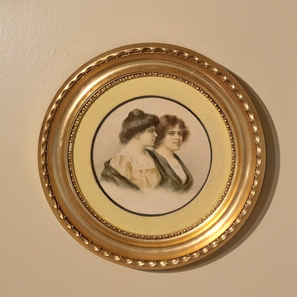 VINTAGE REAR SIGNED WATERCOLOR PAINTING IN 13.5 " A GOLD GILTED ROUND FRAME